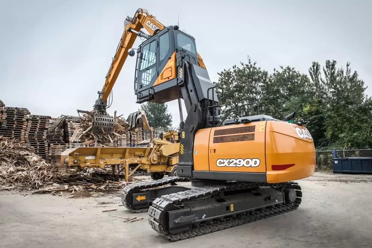 CX290D Scrap Handler on a jobsite